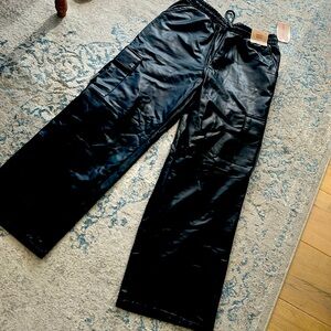 Faux leather pants( Stretchy)